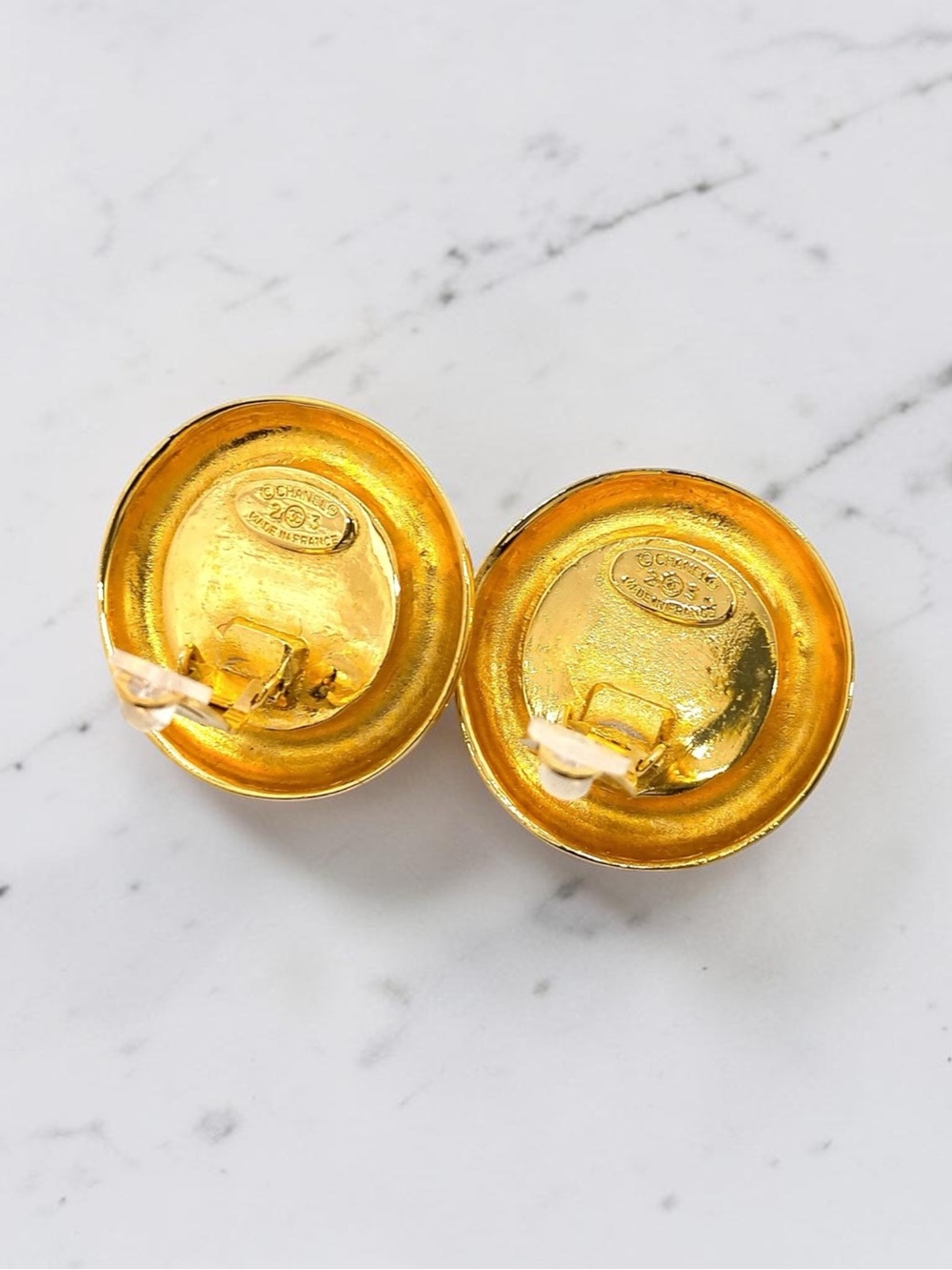 CHANEL Vintage 1993 Rue Cambon Faux Pearl Clip-On Earrings - Picture 4 of 9